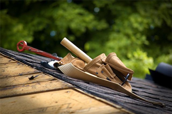 Les avantages et le coût coût du nettoyage de toiture